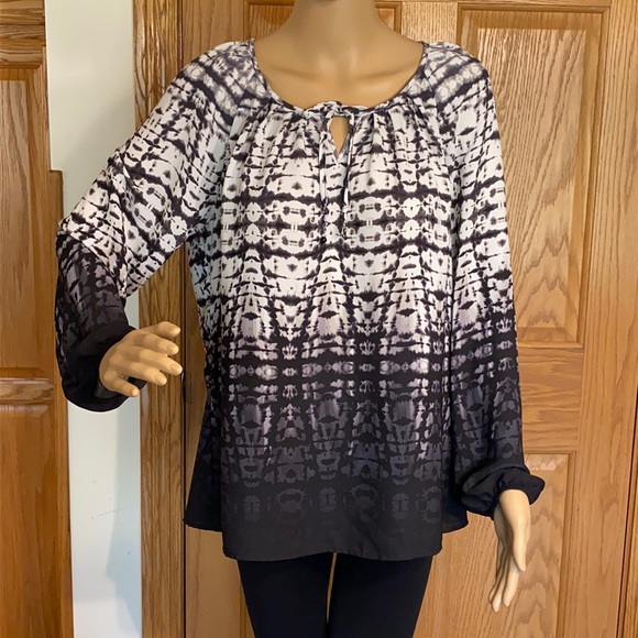 Dress Barn Tops - Dressbarn gray and black ombré blouse with front tie and small v-neck